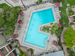 Cozy 2br Condo W Pool Near Old Town